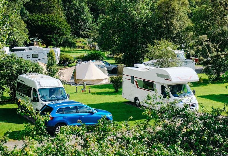 Wohnmobil, Wohnwagen, Zelt auf Campingplatz
