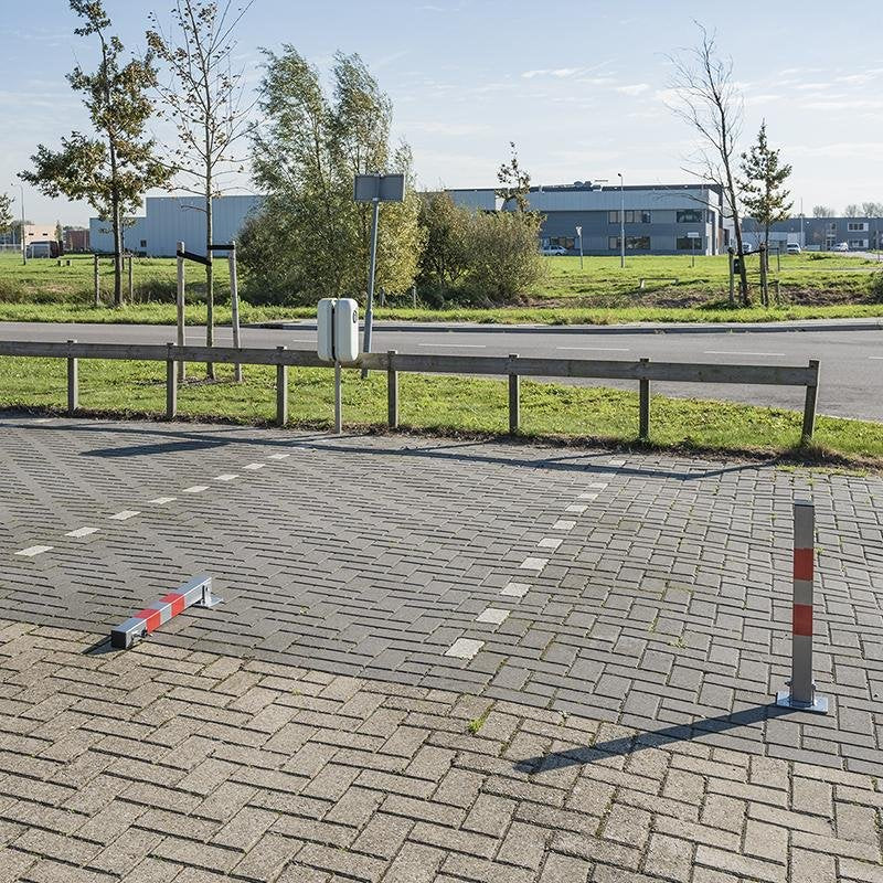 2er Set Parkpfosten mit Schloß Parkplatzsperre aus Stahl 655 x 60 x 60 mm